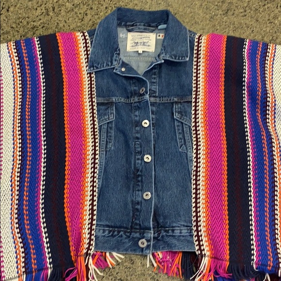 Levi’s Poncho Trucker Jacket - Picture 3 of 16